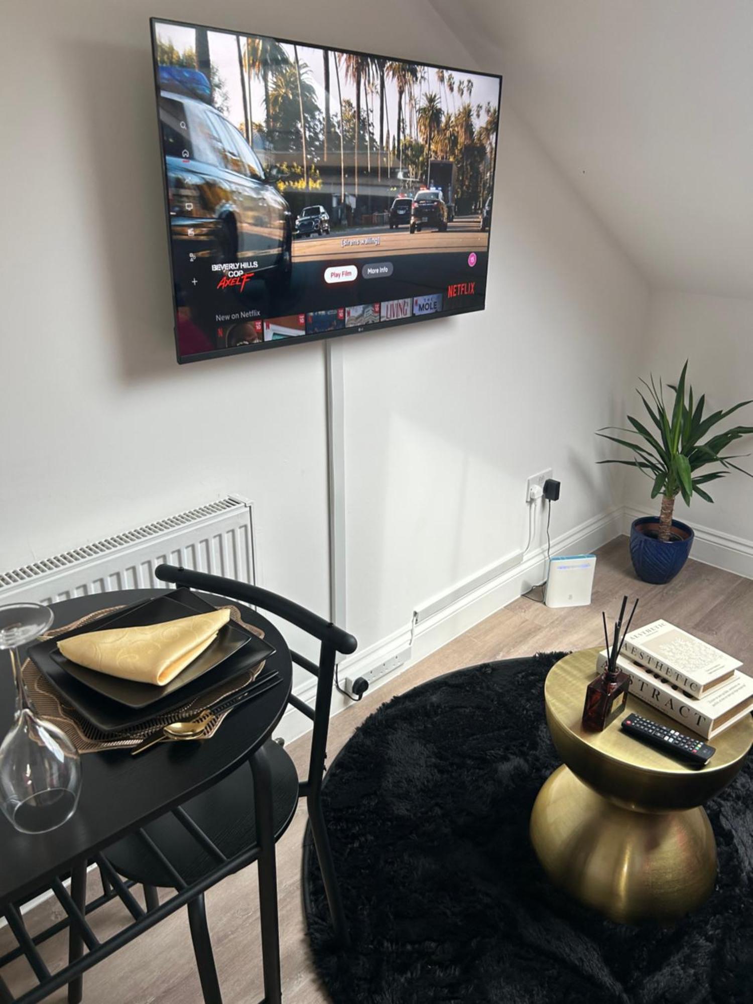 Qties Luxury Home Лондон Экстерьер фото