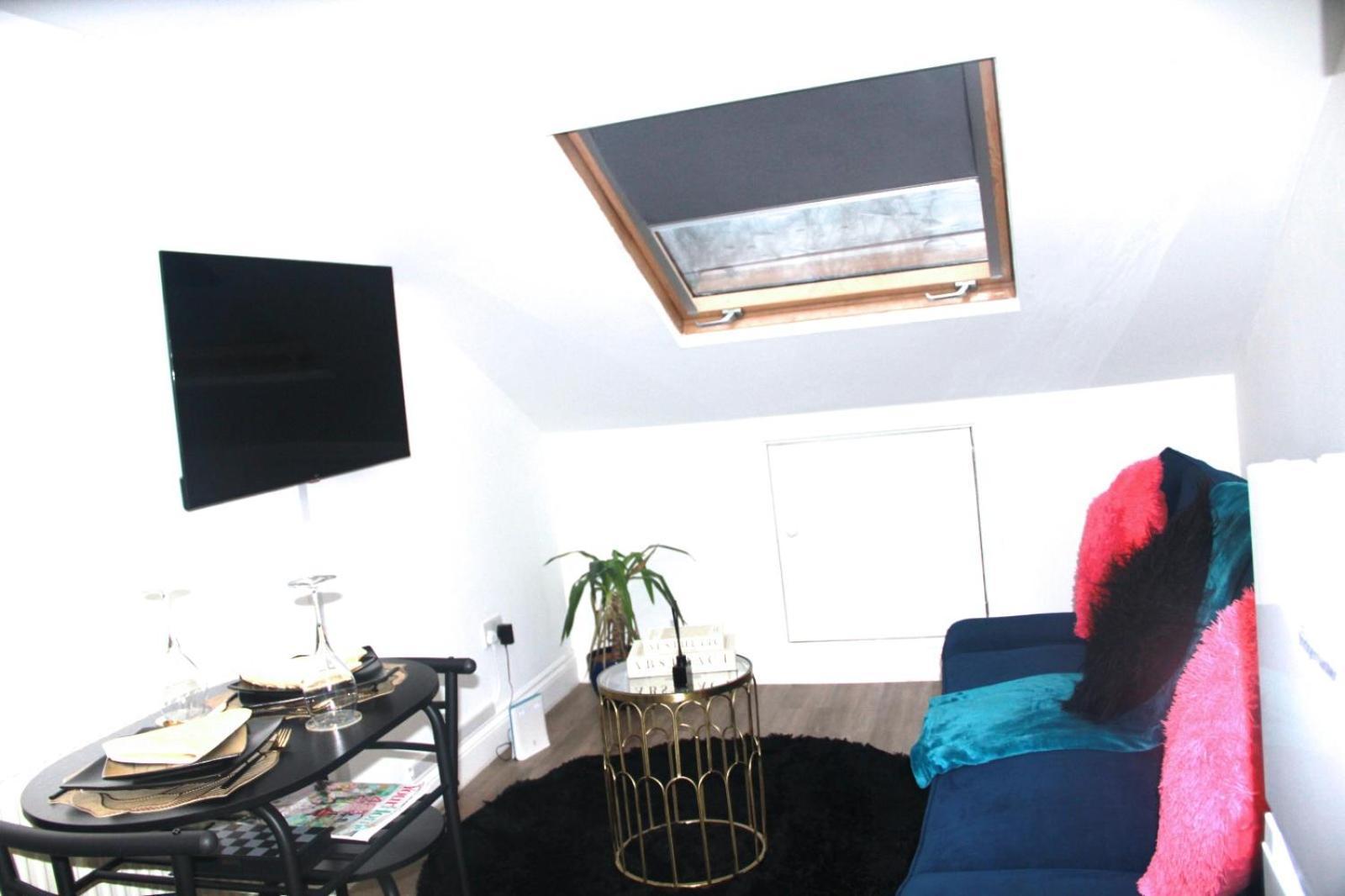 Qties Luxury Home Лондон Экстерьер фото